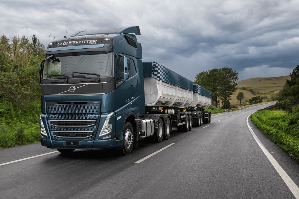 FH transporte agro 1 Tracbel expõe nova geração de caminhões Volvo e máquinas amarelas na Agrobalsas