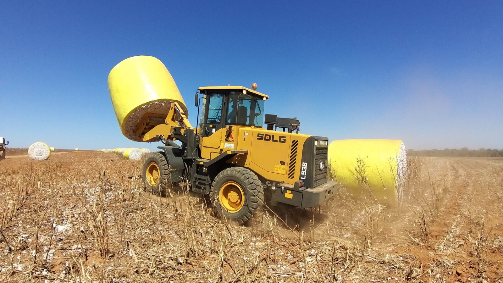 L936 agronegocio 2 Tracbel expõe nova geração de caminhões Volvo e máquinas amarelas na Agrobalsas