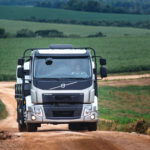 VM no agro 1 Tracbel expõe nova geração de caminhões Volvo e máquinas amarelas na Agrobalsas