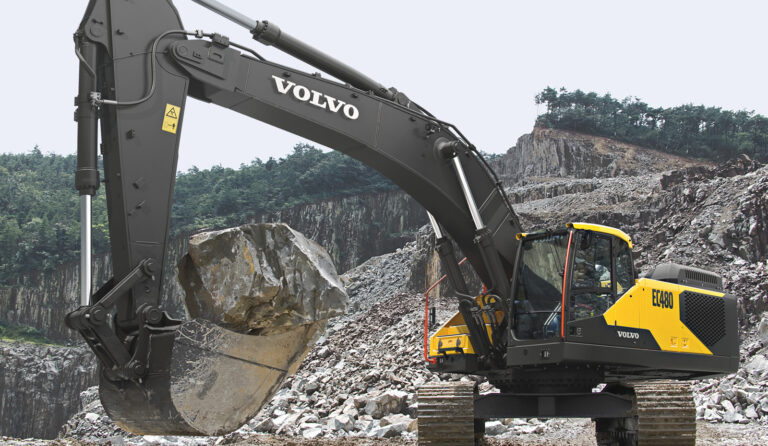 Escavadeira Volvo EC480DL: Potência, Versatilidade e Eficiência para Enfrentar Grandes Desafios