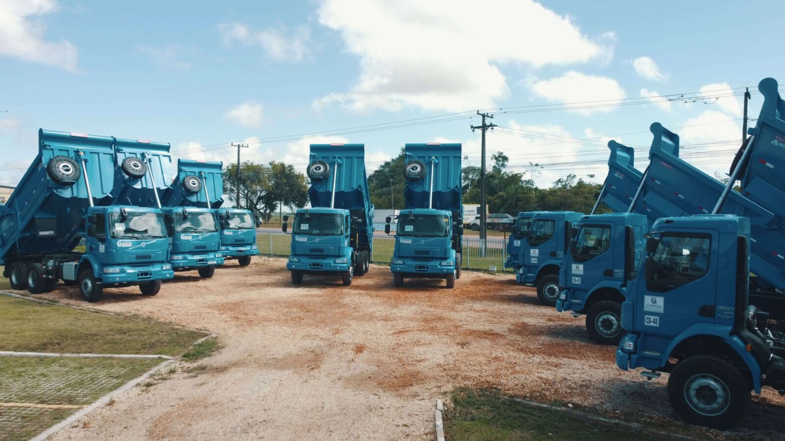 Caminhao Volvo VMX MAX 02 Construtora CFA renova frota com caminhões VMX MAX da Tracbel para obras de infraestrutura