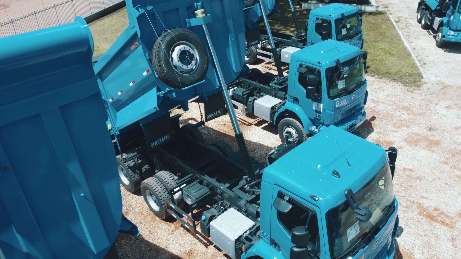 Caminhao Volvo VMX MAX 03 Construtora CFA renova frota com caminhões VMX MAX da Tracbel para obras de infraestrutura