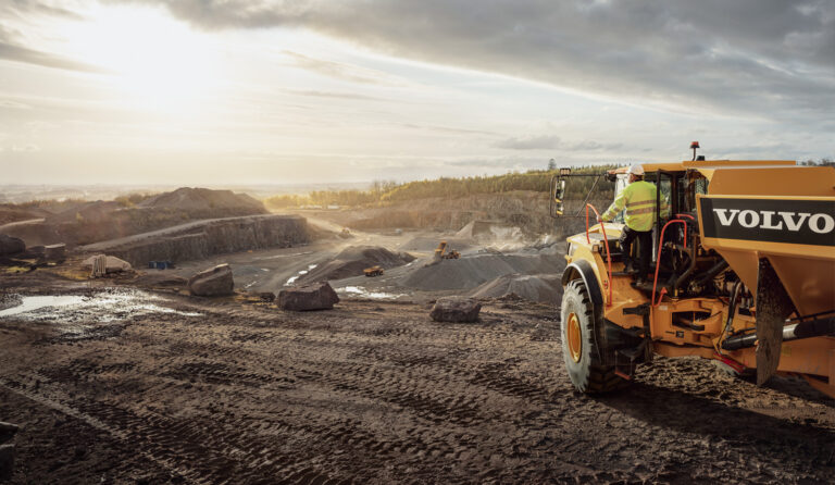 caminhão articulado volvo história