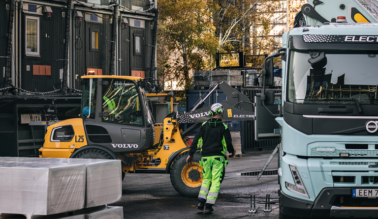 Carregadeira Elétrica e Compacta