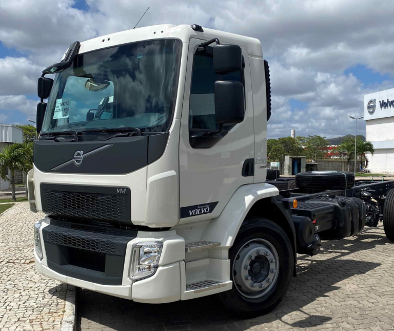 Caminhões Toco Volvo VM