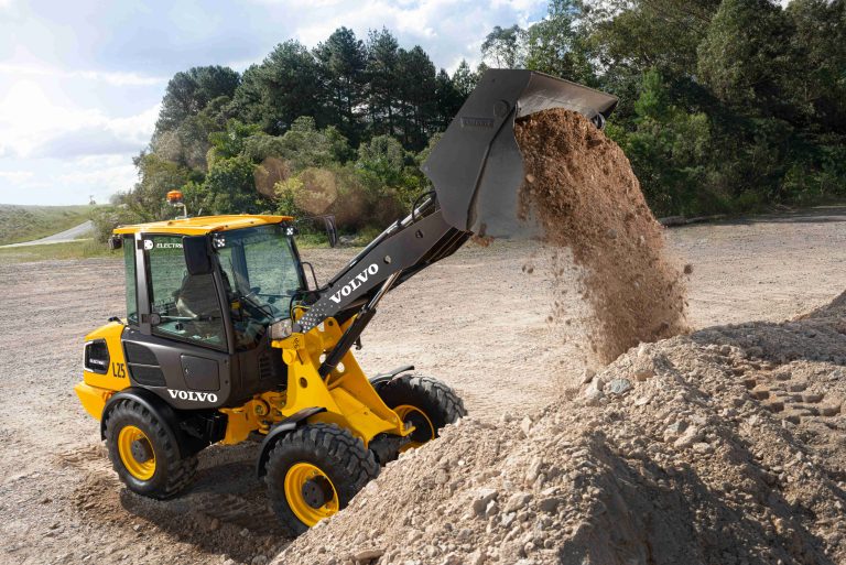 Tracbel mostra Volvo L25 Electric na Waste Expo