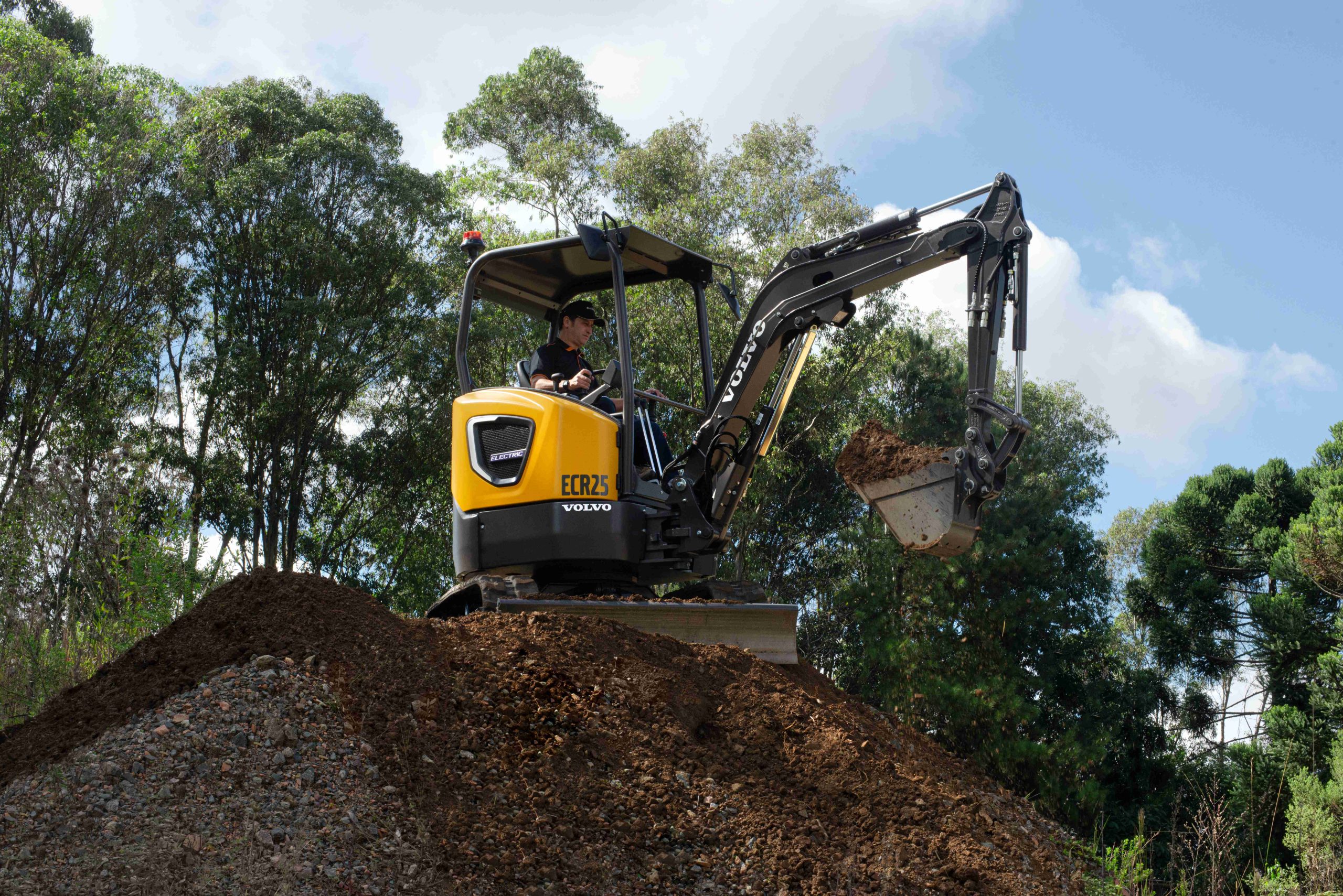 Escavadeira compacta eletrica Volvo ECR25