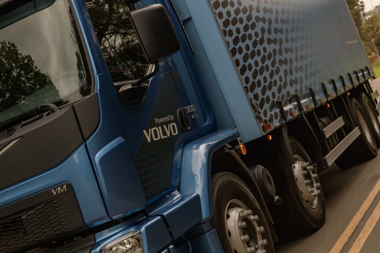 caminhões bitruck Volvo VM