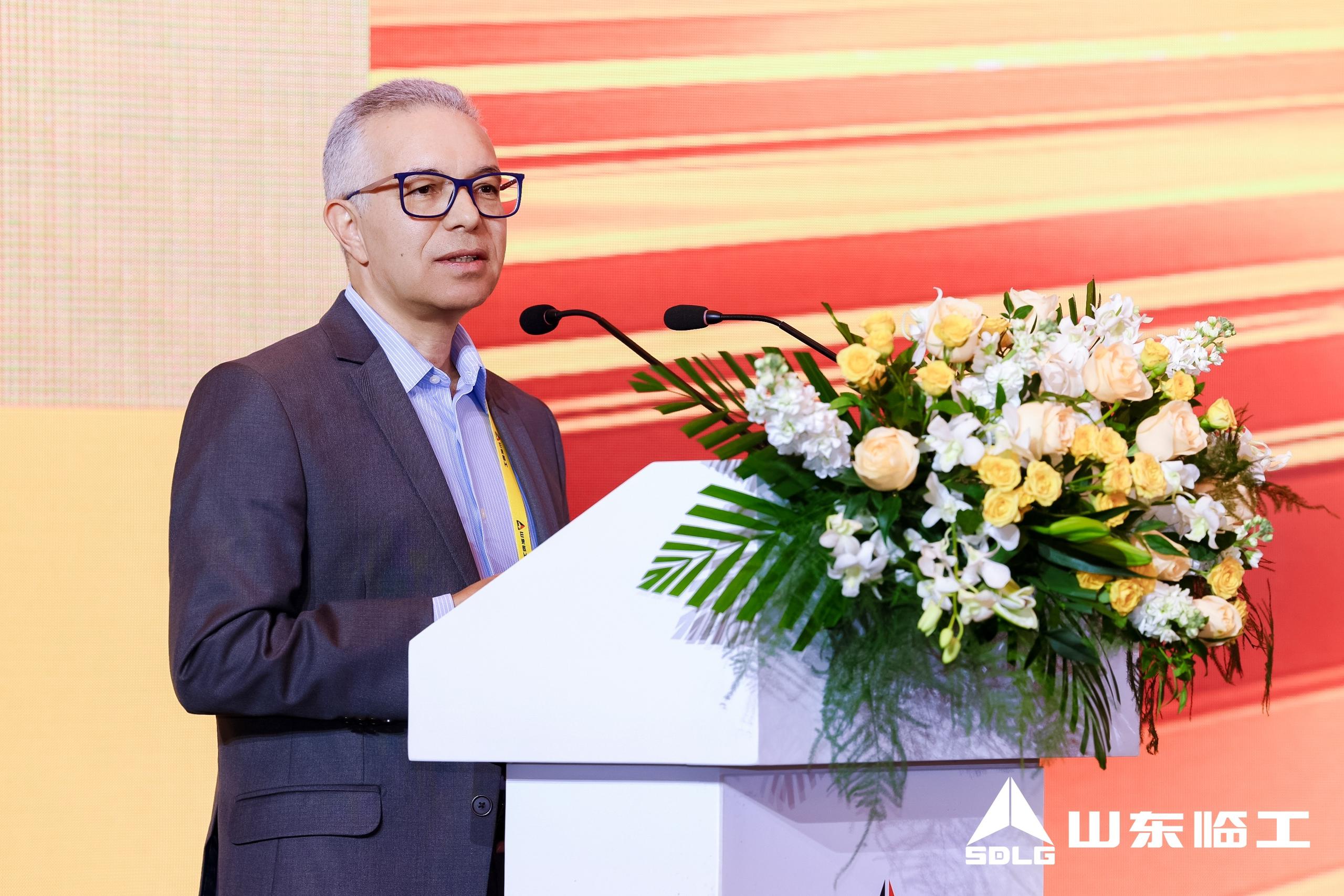 Gidalto Santos CEO do Grupo Tracbel Tracbel é um dos três melhores distribuidores da SDLG no mundo