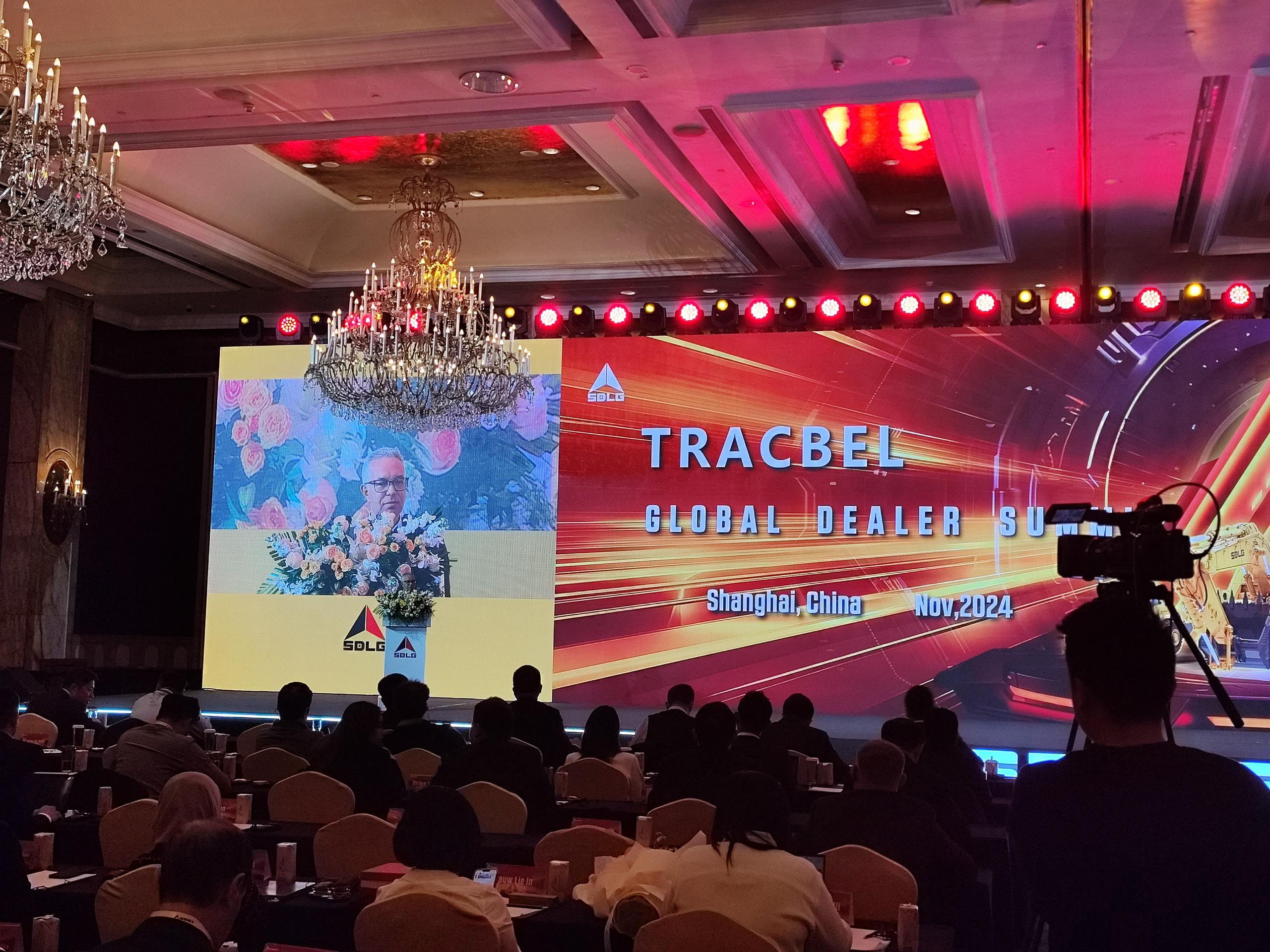 Tracbel no topo de melhor distribuidor global SDLG Tracbel é um dos três melhores distribuidores da SDLG no mundo