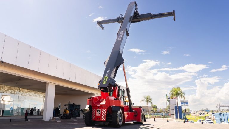Tracbel Movimentador conteineres ecoeficiente Kalmar