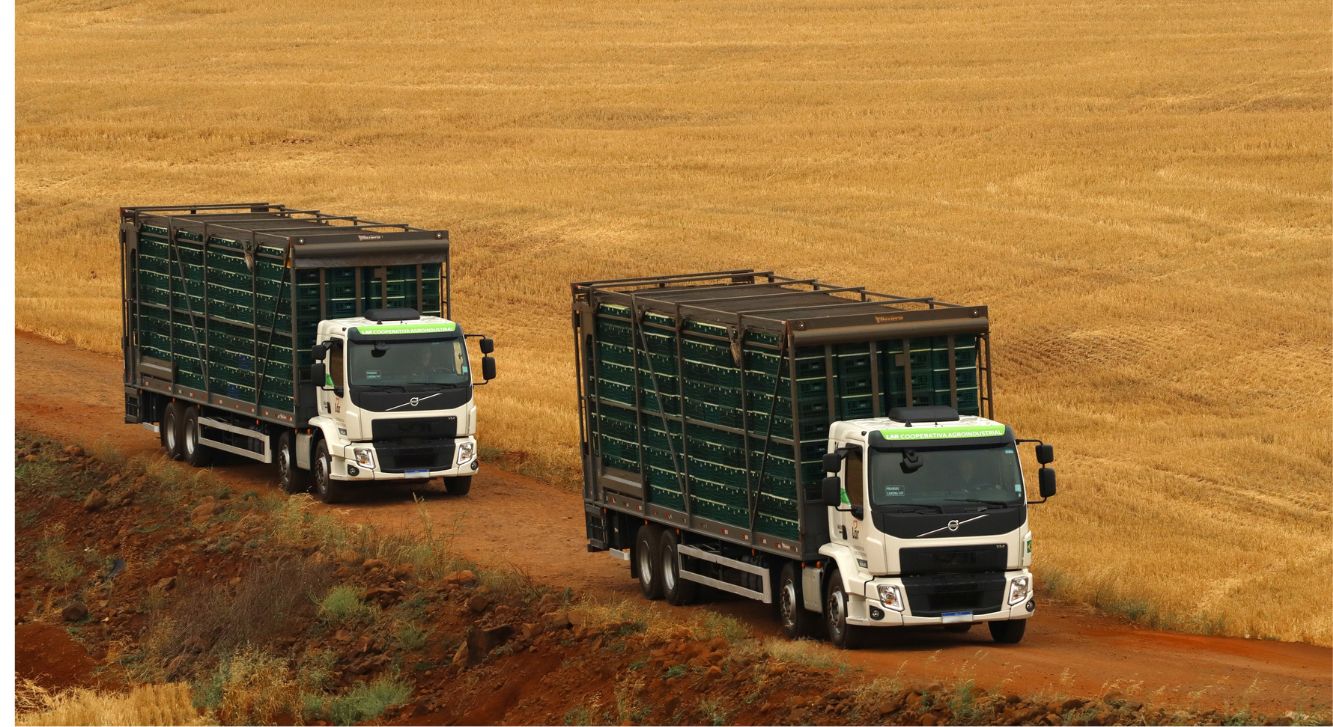 caminhoes Volvo VM no Agro Tracbel Com mais máquinas amarelas no Agro, Tracbel leva também seus caminhões para a Agrobalsas