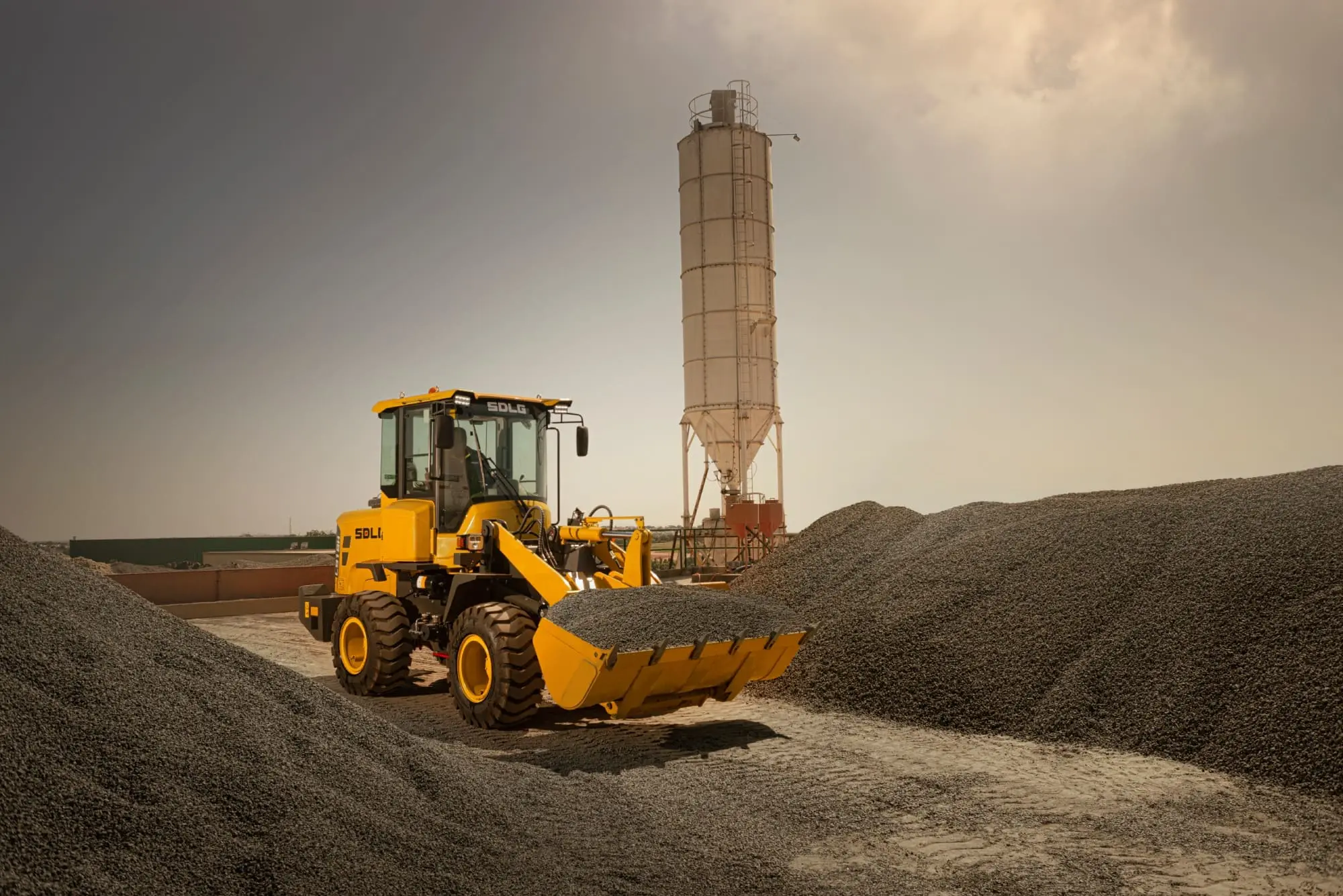 carregadeira L918H Com mais máquinas amarelas no Agro, Tracbel leva também seus caminhões para a Agrobalsas