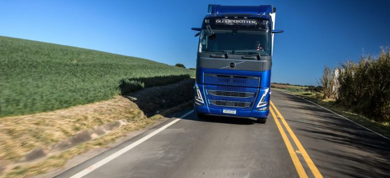caminhão Volvo novo