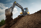Escavadeira Volvo EC140DL na operação com areia